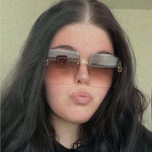 Meet your Posher, Kassidy